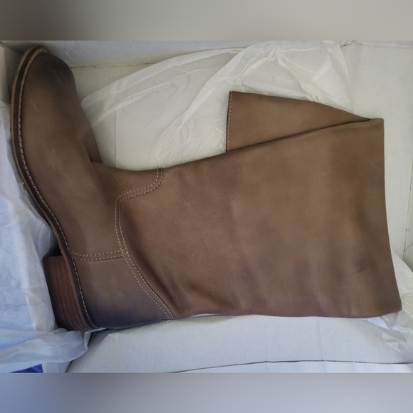 Beautiful Leather Boots - Picture 1 of 2